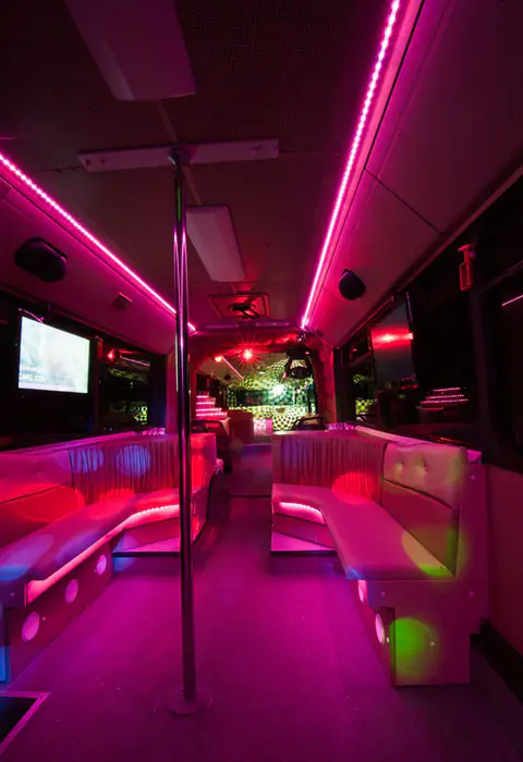 Mercedes partybusz táncrúddal